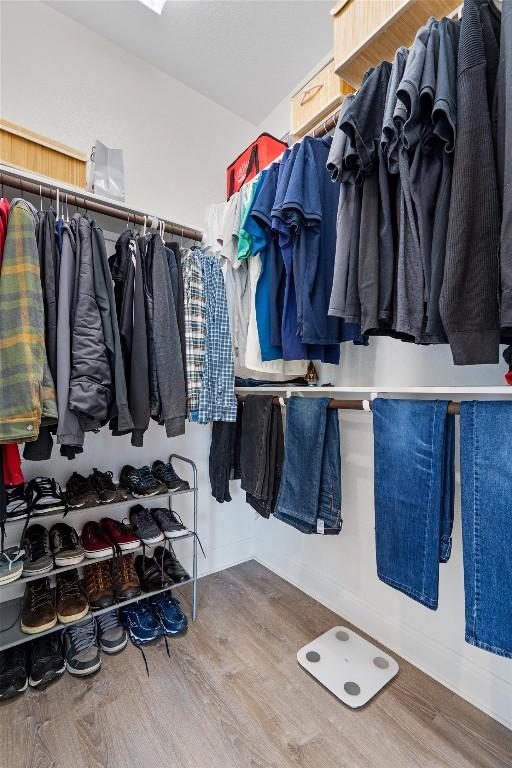 walk in closet with wood-type flooring