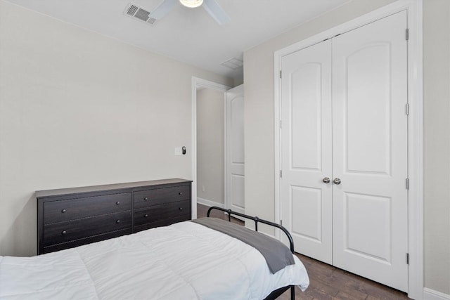 bedroom with dark wood-type flooring, a closet, and ceiling fan