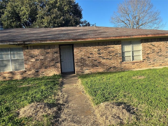 property entrance with a yard