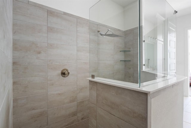 bathroom featuring a tile shower