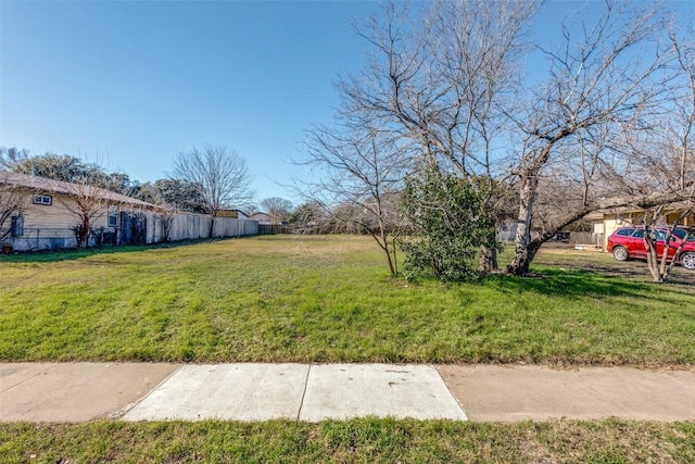 Listing photo 2 for 6908-6910 Blessing Ave, Austin TX 78752