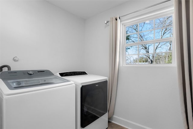 5410 Overbrook Dr, Austin, TX 78723 - laundry area with independent washer and dryer and baseboards