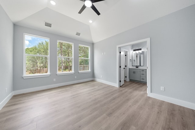 106 Halawa Ct, Bastrop, TX 78602 - unfurnished bedroom featuring light wood-style flooring, vaulted ceiling, ensuite bath, ceiling fan, and recessed lighting