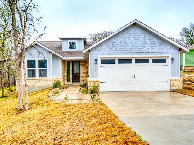 craftsman-style house featuring a garage