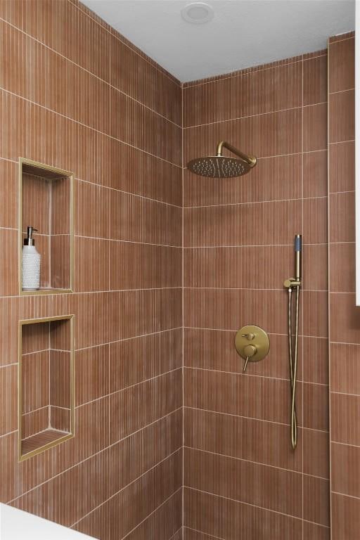 bathroom with a tile shower