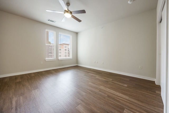 unfurnished room with dark wood-type flooring and ceiling fan