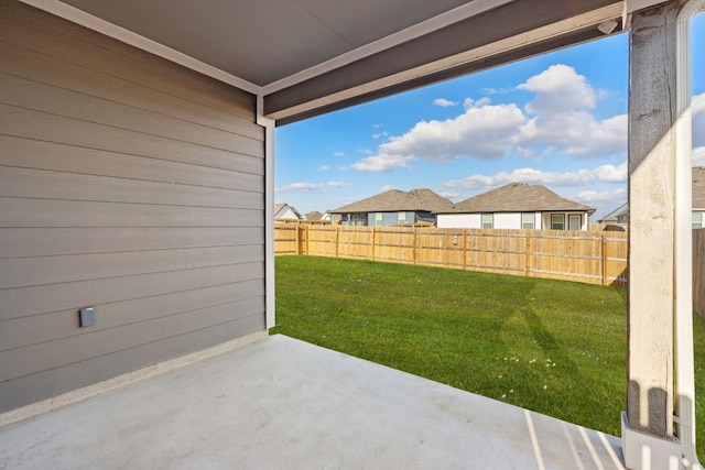 view of yard featuring a patio area