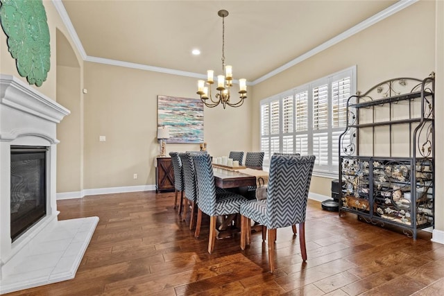 dining room with ornamental molding, dark hardwood / wood-style flooring, and a notable chandelier