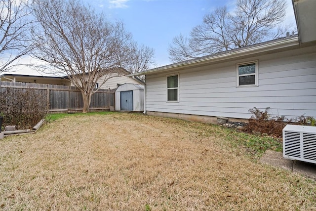 view of yard with a storage shed