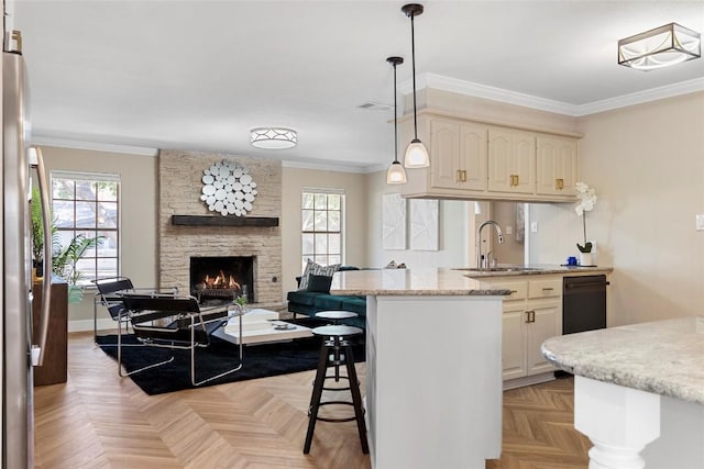 kitchen featuring decorative light fixtures, a breakfast bar area, light parquet floors, kitchen peninsula, and a healthy amount of sunlight