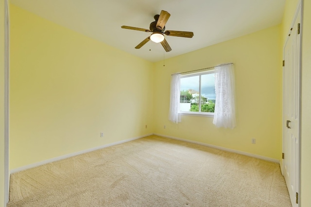 unfurnished room featuring ceiling fan and light colored carpet