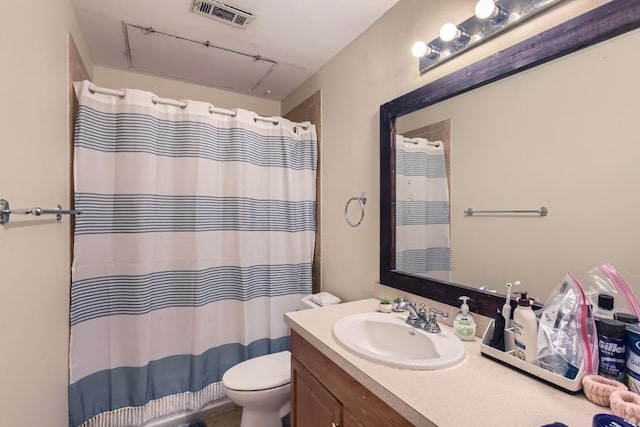 bathroom with a shower with curtain, vanity, and toilet