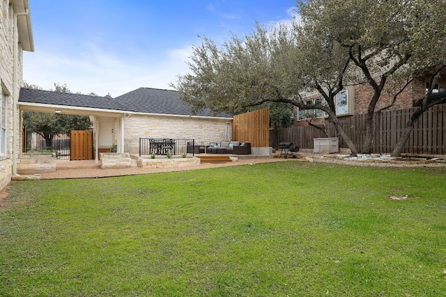 view of yard featuring an outdoor living space and a patio area