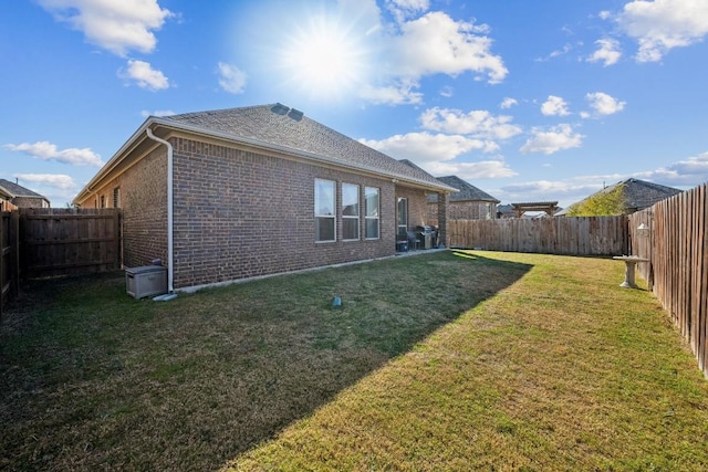 back of house featuring a yard