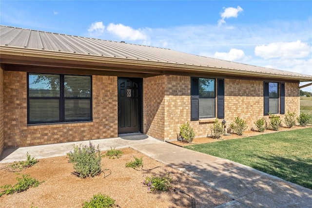 view of front of home with a front yard