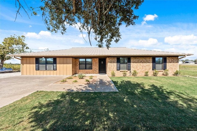 ranch-style house with a front lawn