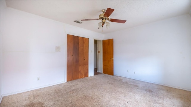 unfurnished room with light carpet and ceiling fan