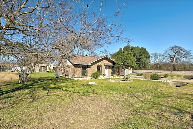 single story home with a front lawn