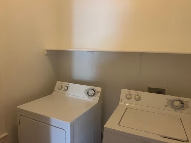 laundry room featuring washer and clothes dryer