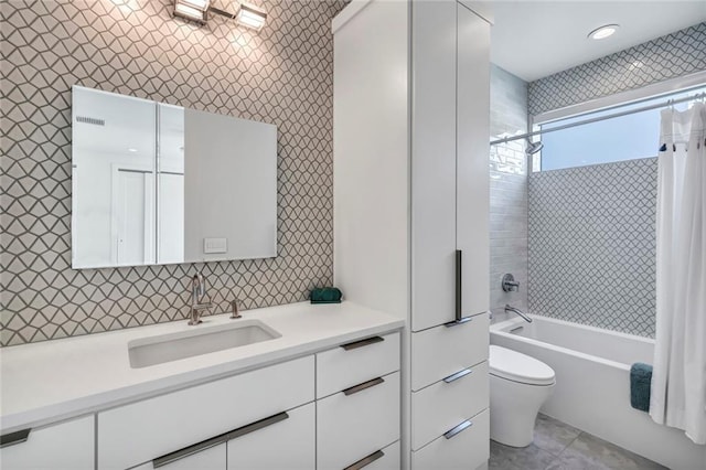 full bathroom featuring tasteful backsplash, vanity, shower / bathtub combination with curtain, and toilet