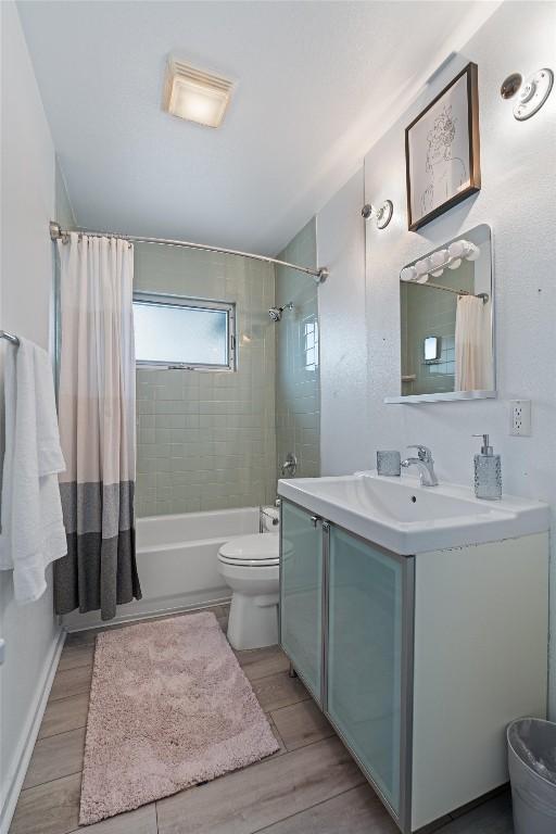 3601 Marcae Ct, Austin, TX 78704 - bathroom featuring vanity, shower / tub combo, and wood finished floors