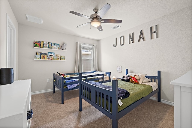 bedroom with ceiling fan, a textured ceiling, and carpet