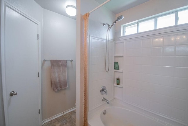 bathroom with tiled shower / bath combo