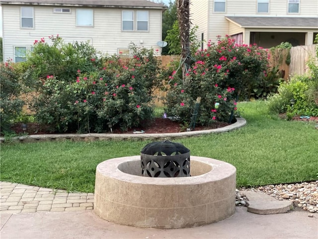 view of yard featuring an outdoor fire pit