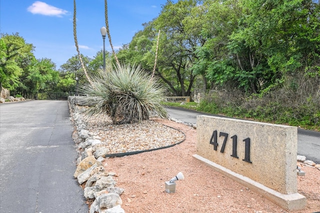 view of community / neighborhood sign