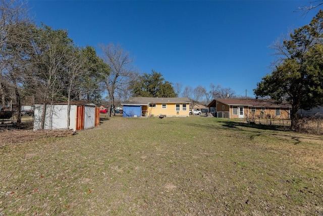 view of yard featuring a storage shed