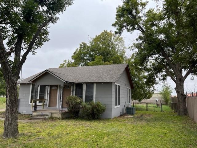 bungalow featuring central AC and a front yard