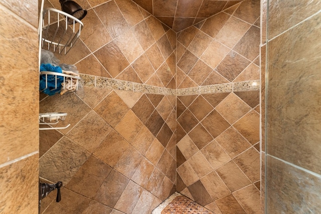 details featuring a tile shower