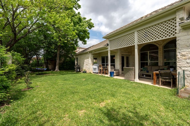 view of yard with an outdoor living space and a patio area