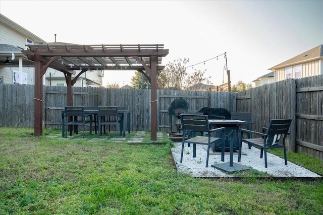 view of yard featuring a pergola