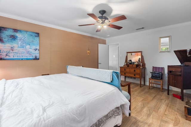 8406 Seminary Ridge Dr, Austin, TX 78745 - bedroom featuring light wood-style floors, ornamental molding, and ceiling fan