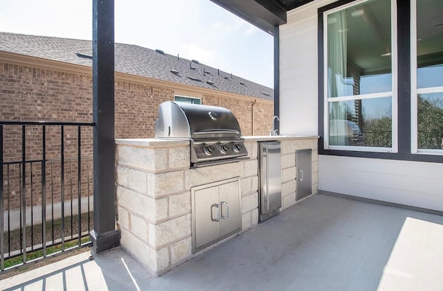 view of patio / terrace with an outdoor kitchen and grilling area