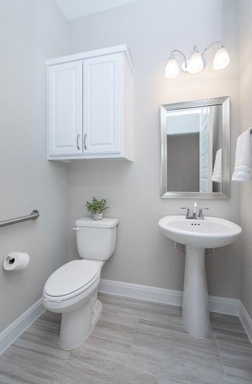 bathroom featuring toilet