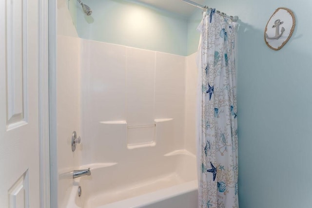 bathroom with shower / tub combo