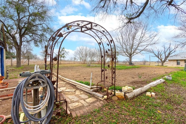 view of yard featuring a rural view