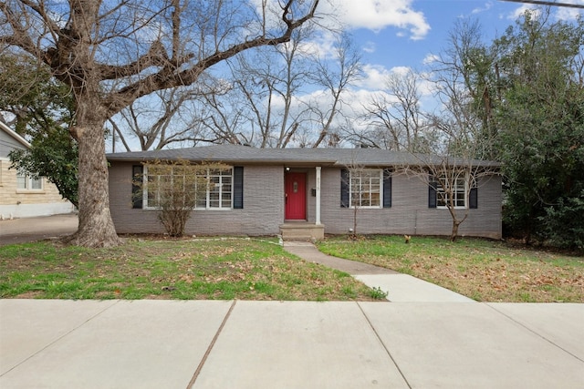 ranch-style home featuring a front yard