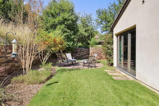 view of yard with a patio