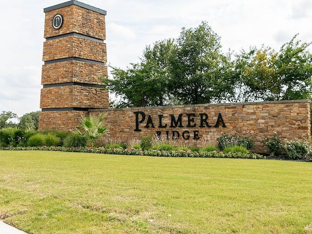 community / neighborhood sign with a yard