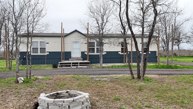 manufactured / mobile home featuring an outdoor fire pit