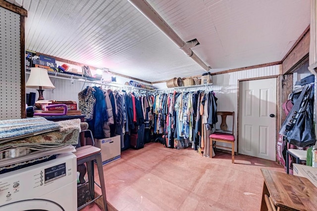 spacious closet with washer / clothes dryer