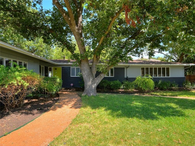 ranch-style home with a front lawn