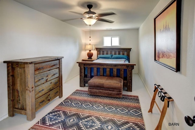 bedroom with ceiling fan