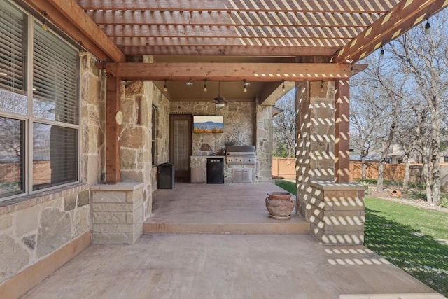 view of patio / terrace featuring ceiling fan, grilling area, a pergola, and exterior kitchen