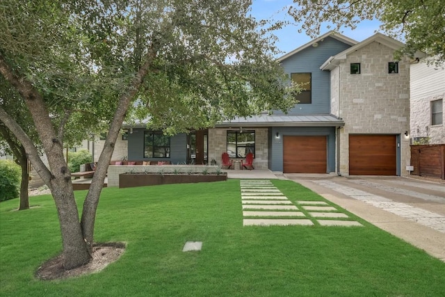 view of front facade featuring a garage and a front yard