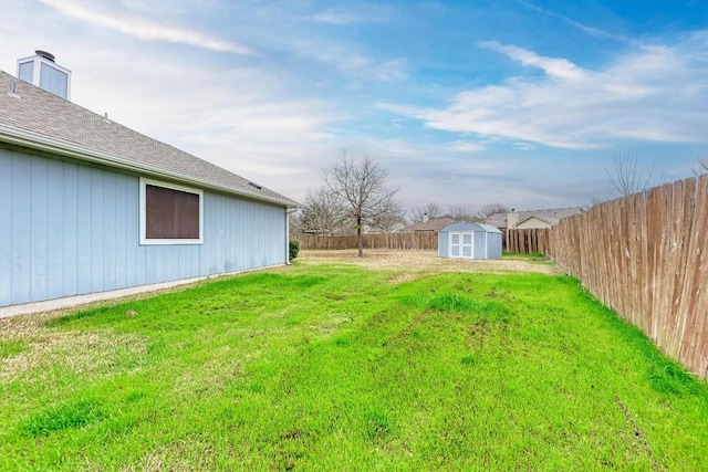 view of yard with a shed