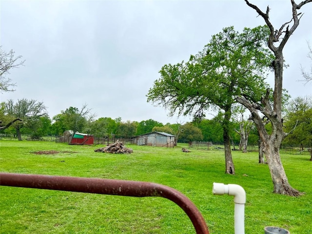 view of yard with an outdoor structure